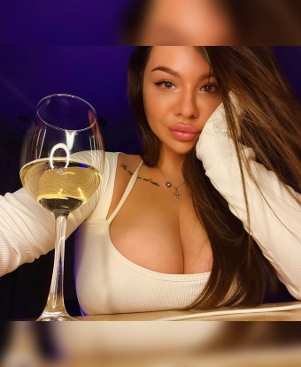 🌟 Живу в Москве, поэтому мои услуги доступны тем, кто хочет насладиться моим обаянием. Я люблю создавать комфортную и расслабляющую атмосферу, чтобы ты смог забыть о повседневных проблемах и насладиться моими нежными прикосновениями. 💕
У меня множество возможностей, чтобы удовлетворить даже самые необычные желания. Я могу предложить массаж и эротические игры, чтобы разбудить твои чувства. 💆♂️ Также я открыта для экспериментов и готова попробовать новые вещи, чтобы заставить тебя себя чувствовать особенным. ⚡
Мои клиенты часто отмечают мою красоту и профессионализм. Отзывы, которые я получаю, делают меня чуть красноречивее 😊. Не стесняйся, смотри фото и приходи ко мне для незабываемого опыта. 📷 Почувствуйте волшебство и энергию Москвы вместе со мной, будь это ваш первый или сотый визит. С нетерпением жду встречи! ✨ Полина