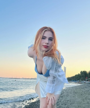Моя нежность и творческий подход обязательно заставят тебя забыть обо всем на свете. Мой опыт и красота подарят тебе невероятные ощущения. Я научу тебя наслаждаться каждым мгновением. Мои услуги превосходят все ожидания: эротический массаж, глубокий минет, страстный секс и многое другое. Наши встречи полны страсти, желания и высоких чувств. Мне важно, чтобы ты остался доволен и счастливым. У меня есть отличные отзывы и фото, чтобы убедиться в этом. Я живу в Москве и готова подарить тебе незабываемые моменты нашей встречи. Регина